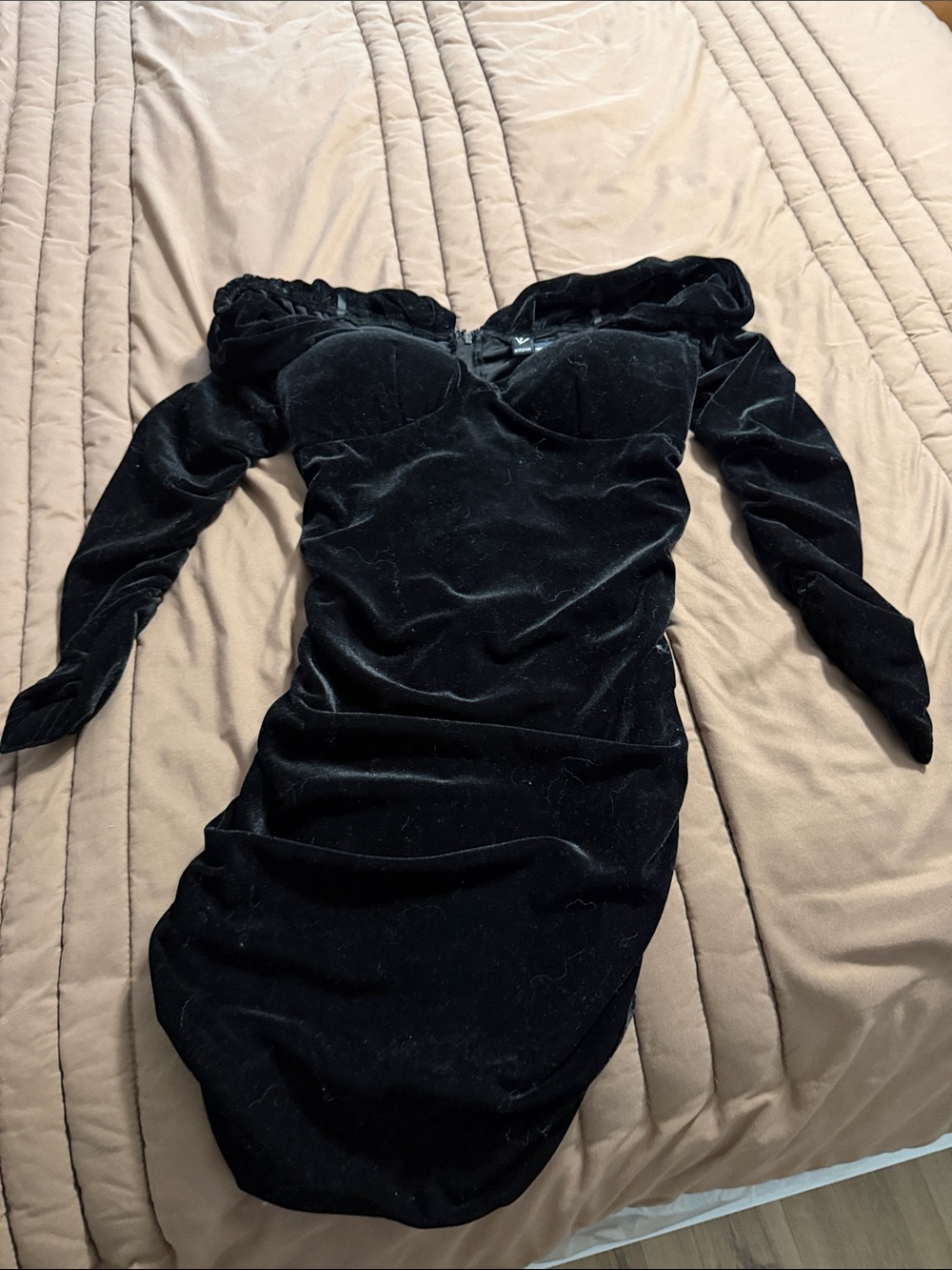 Windsor Black Off-Shoulder Velvet Long Sleeve Dress